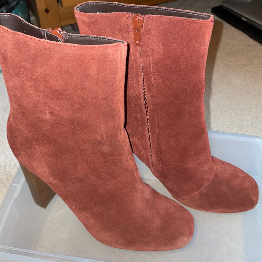 Sole Society Bordeaux Colored Size 8.5 Suede Booties